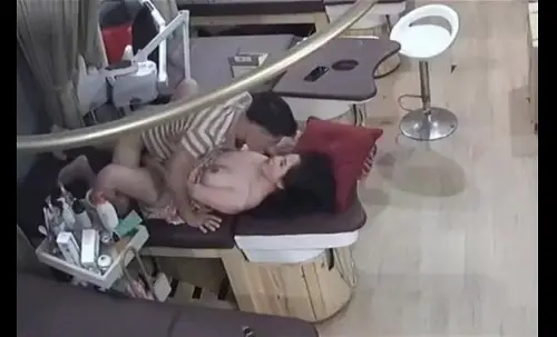 Hack camera hai vợ chồng chủ spa địt nhau