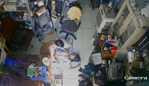 Hack camera vợ chồng làm tình trong cửa hàng điện lạnh – 1