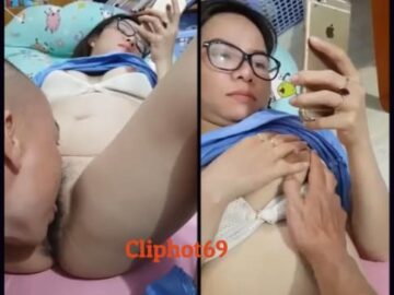 Tự quay bú lồn vợ dâm đang coi sex