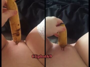 Em gái dâm thủ dâm bằng chuối già chín